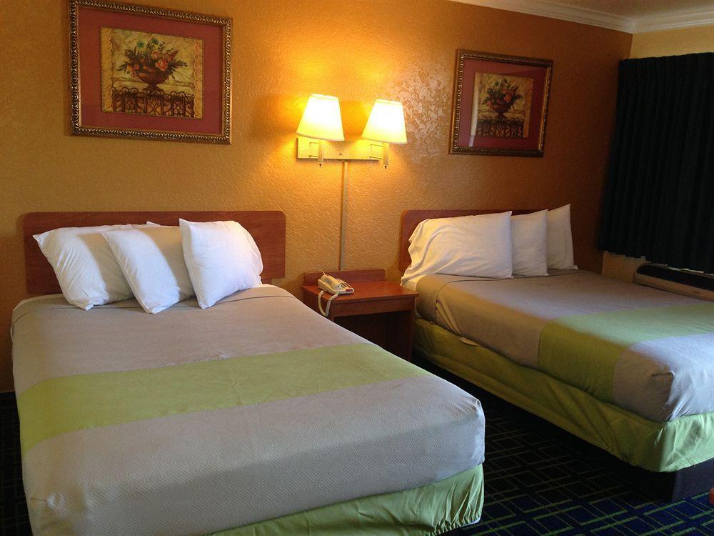 Value Inn Беллфлауэр Экстерьер фото