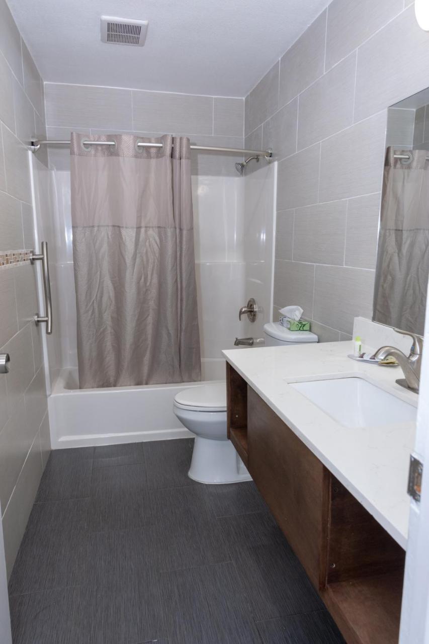 Value Inn Беллфлауэр Экстерьер фото